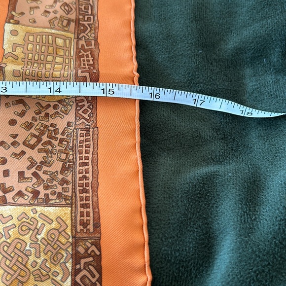 Hermès Pocket Square EUC🟧🟦🟧🟦 rolled 15.5x15.5 - Picture 5 of 5